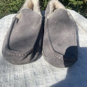 Ugg Gray Fur Lined Ansley Moccasin Size 10 comfort slipper shoe